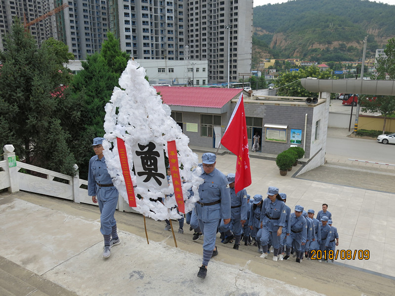 烈士陵园敬献花圈1_副本.jpg